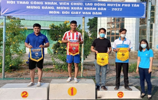 Sôi nổi hội thao công nhân viên chức, lao động  Phú Tân mừng Đảng, mừng Xuân Nhâm Dần 2022