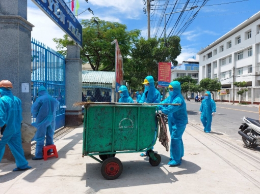 Công ty Cổ phần Môi trường Đô thị An Giang: Vừa thu gom rác ngoài cộng đồng, xử lý rác khu cách ly, vừa đảm bảo phòng, chống dịch COVID-19