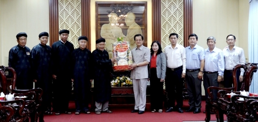 Ban Trị sự Trung ương Giáo hội Phật giáo Hòa Hảo chúc Tết Tỉnh ủy An Giang