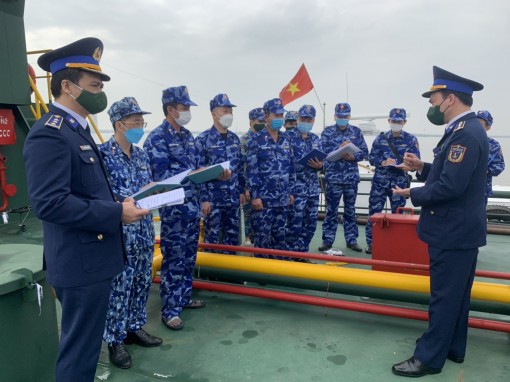 Quyết liệt đấu tranh chống buôn lậu trên biển những ngày cận Tết