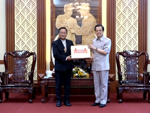 Tòa Giám mục Long Xuyên thăm, chúc Tết Tỉnh ủy An Giang