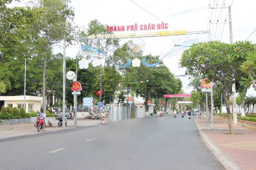 TP. Châu Đốc linh hoạt, thực hiện hiệu quả “mục tiêu kép”