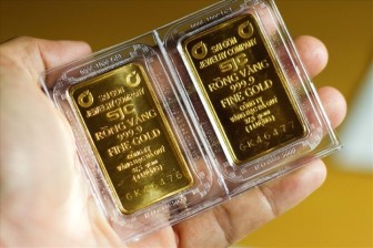 Giá vàng hôm nay 3-2: Vàng nổi sóng tăng, vượt 1.800 USD/ounce