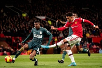 Ronaldo đá hỏng phạt đền, Man Utd bại trận trước Middlesbrough