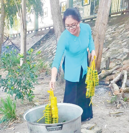 Bánh tét nghĩa tình