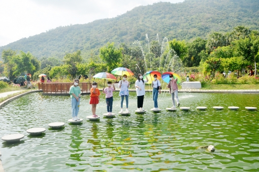 Chào xuân mới an lành, ấm áp