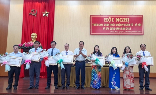 Ban Thường vụ Huyện ủy Châu Phú triển khai, quán triệt nhiệm vụ kinh tế - xã hội và xây dựng Đảng năm 2022