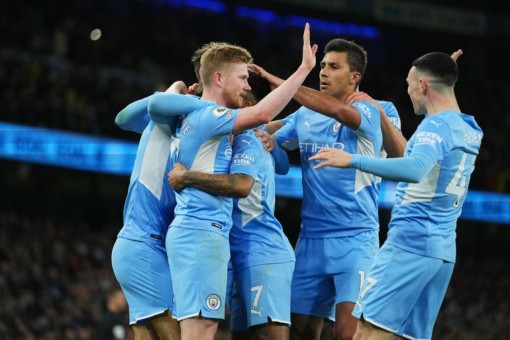 Man City gia tăng khoảng cách với Liverpool lên 12 điểm