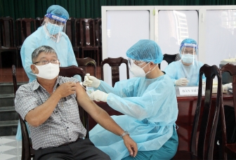 An Giang phân bổ 54.200 liều vaccine phòng COVID-19 để tiêm mũi 3 cho người dân