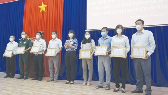 Phú Tân đẩy mạnh công tác xây dựng Đảng