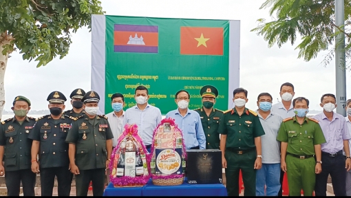 Phát triển thương mại - dịch vụ ở địa phương vùng biên