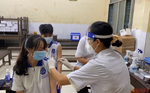 Sớm hoàn thành tiêm vaccine COVID-19 cho trẻ từ 12 đến 17 tuổi