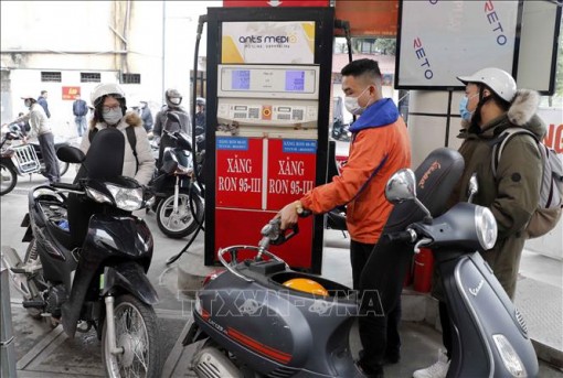Bộ Tài chính lý giải về việc giá xăng tăng cao kỷ lục