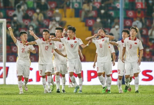 Thắng đậm U23 Singapore, U23 Việt Nam tranh ngôi đầu bảng với U23 Thái Lan