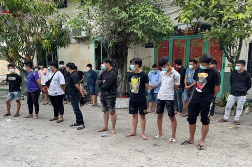 TP.HCM: Bắt giữ nhóm "quái xế" tụ tập hơn 100 môtô đua tốc độ