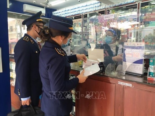 Khan hàng, tăng giá sinh phẩm xét nghiệm COVID-19