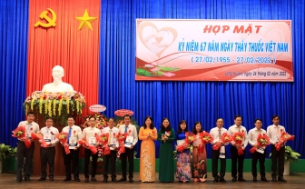 UBND TP. Long Xuyên tổ chức họp mặt kỷ niệm 67 năm ngày Thầy thuốc Việt Nam (27-2-1955 – 27-2-2022)