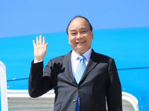 Chủ tịch nước Nguyễn Xuân Phúc lên đường thăm cấp Nhà nước tới Singapore