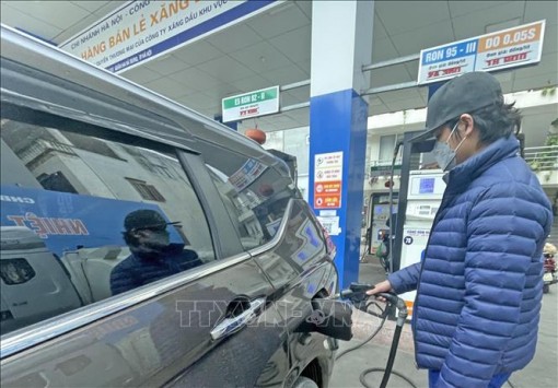 Tăng thêm 2,4 triệu m3 xăng, dầu nhập khẩu trong quý II-2022