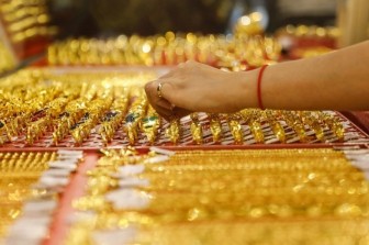 Giá vàng hôm nay 27-2: Vàng thế giới đi lùi, trong nước trên 65 triệu đồng/lượng