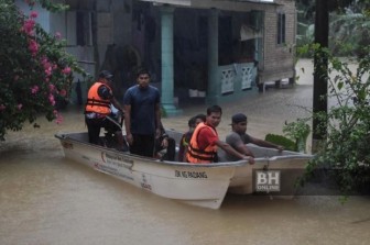 Hàng chục nghìn người phải đi sơ tán do lũ lụt tại Malaysia