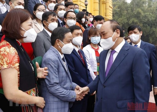 Chủ tịch nước Nguyễn Xuân Phúc gặp mặt đại biểu cán bộ y tế