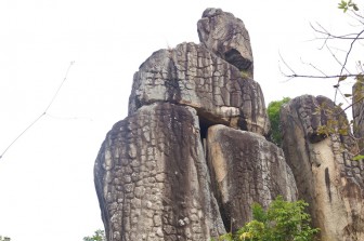 Bí ẩn tượng đá "ông Phật" đồ sộ trên đỉnh núi Chư Pao ở Gia Lai
