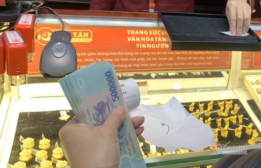 Giá vàng hôm nay 28-2: Giảm giá trong ngắn hạn, bình tĩnh gom hàng