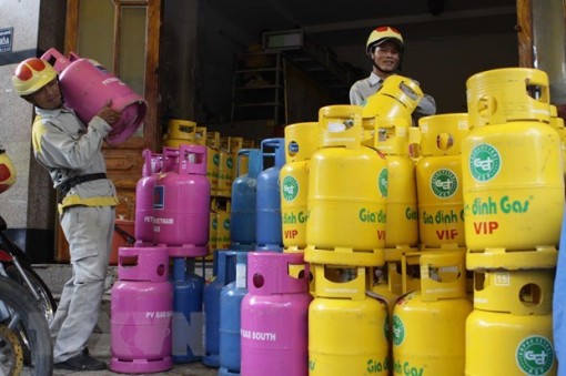 Giá gas bán lẻ trong nước tăng hơn 40.000 đồng đối với bình 12kg