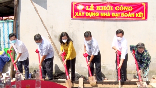 Khởi công xây dựng nhà Đại đoàn kết cho 2 hộ cận nghèo phường Mỹ Quý
