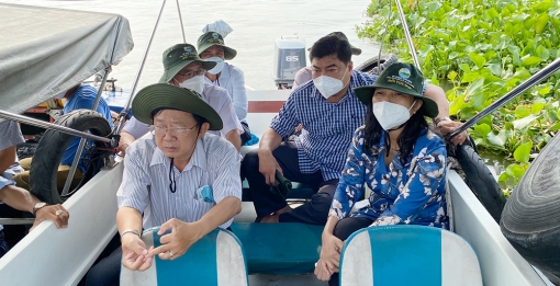 Bí thư Thành ủy, Chủ tịch UBND TP. Long Xuyên khảo sát di dời các bè cá trên các tuyến sông trên địa bàn