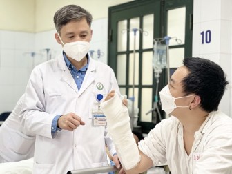 Thực hiện ca nội soi tái tạo khớp cổ tay lần đầu tiên tại Việt Nam