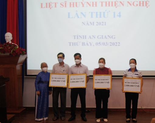 Trao học bổng liệt sĩ Huỳnh Thiện Nghệ cho 80 học sinh, sinh viên