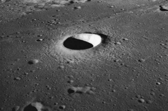 Bề mặt Mặt Trăng có thêm một miệng hố mới do cú đâm của tên lửa