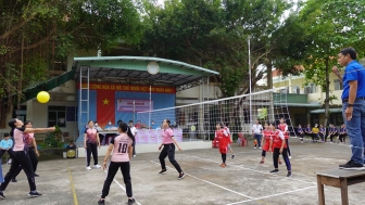 Nữ đoàn viên ngành giáo dục  An Giang hào hứng với giải bóng chuyền hơi mừng ngày 8-3