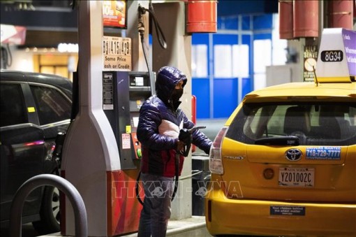 Giá dầu tăng mạnh ngay phiên giao dịch đầu tuần