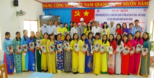 Tri Tôn họp mặt phụ nữ dịp 8-3