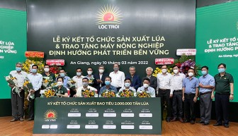 Tập đoàn Lộc Trời ký kết tổ chức sản xuất 2 triệu tấn lúa và trao 123 máy nông nghiệp tặng các hợp tác xã