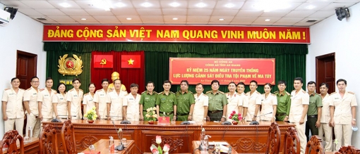 An Giang: Họp mặt kỷ niệm 25 năm ngày Truyền thống lực lượng Cảnh sát điều tra tội phạm về ma túy