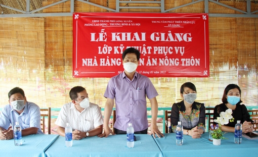 An Giang: Khai giảng lớp “Kỹ thuật phục vụ nhà hàng-quán ăn nông thôn”