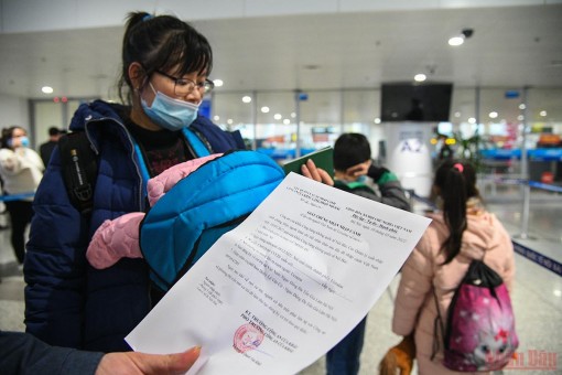 Tiếp tục hồi hương công dân Việt Nam sơ tán khỏi Ukraine