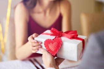 Ngày Valentine Trắng 14-3 nên tặng quà gì cho người yêu?