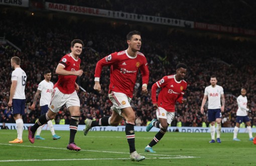 Ronaldo lập hat-trick, Man United hạ Tottenham ở Old Trafford