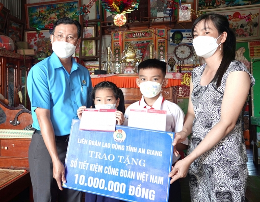 An Giang tiếp sức cho con đoàn viên mồ côi sau dịch bệnh COVID-19
