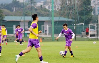 Dịch COVID-19 ‘bao vây’ tuyển Việt Nam, HLV Park Hang-seo gọi trở lại thủ môn Tấn Trường