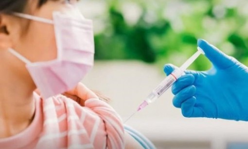 Việt Nam đang nghiên cứu tiêm mũi 4 vaccine COVID-19