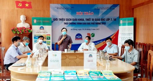 Hội thảo giới thiệu sách giáo khoa lớp 7 và lớp 10