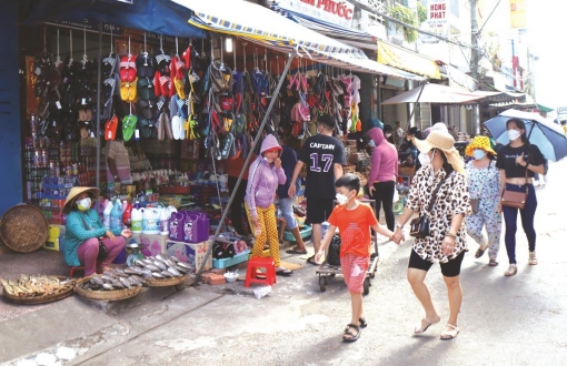 Kinh doanh, mua sắm mùa du lịch