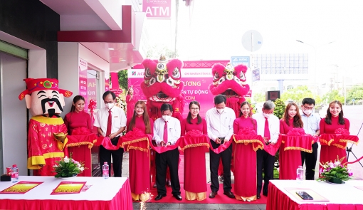 Agribank chi nhánh An Giang khai trương máy gửi, rút tiền tự động Autobank CDM