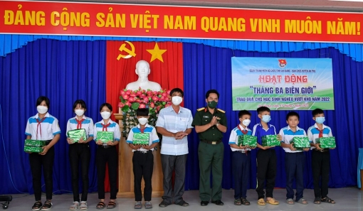An Phú: Bộ đội giúp dân giảm nghèo